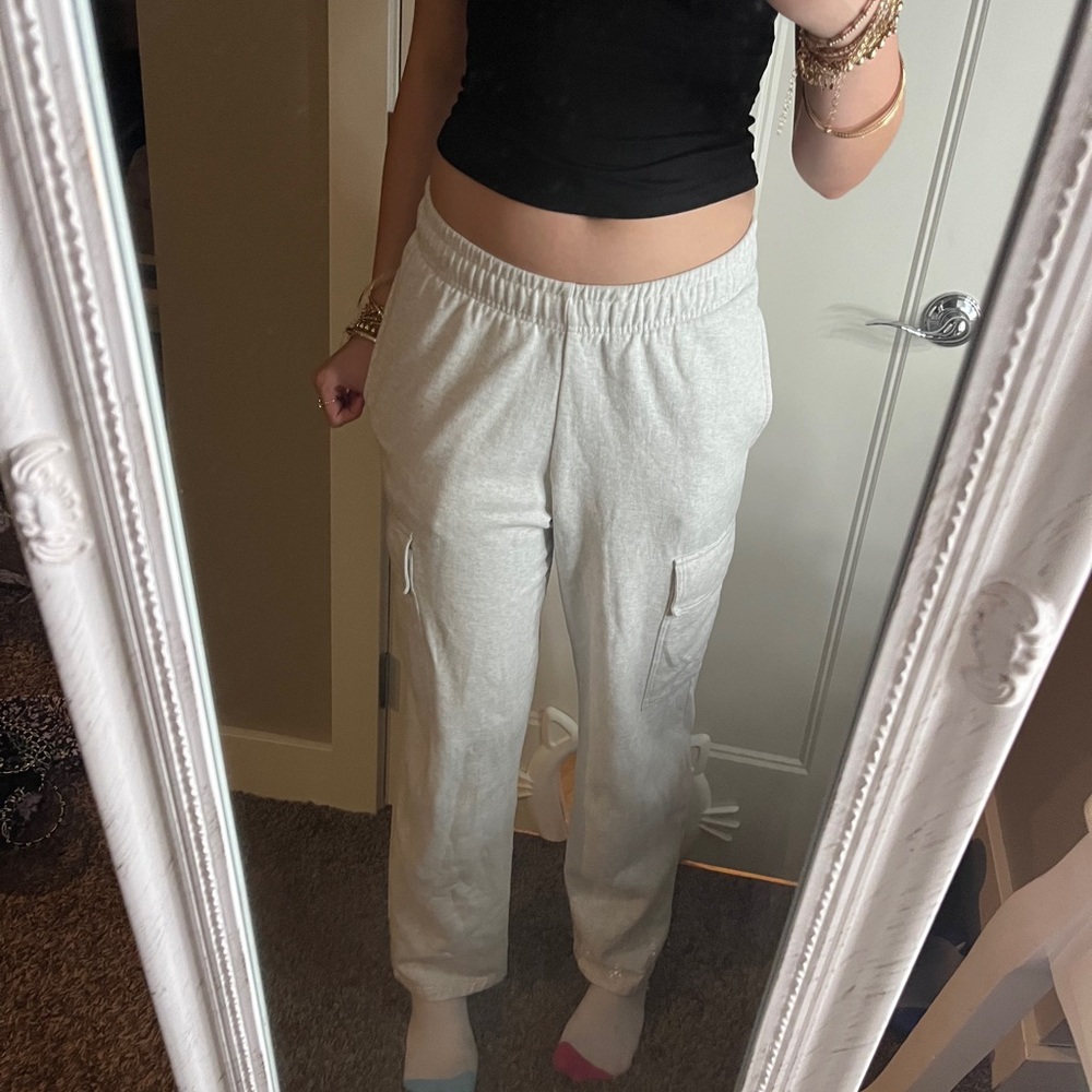 🩷 2/$40 NWOT Harlow cargo sweat pants